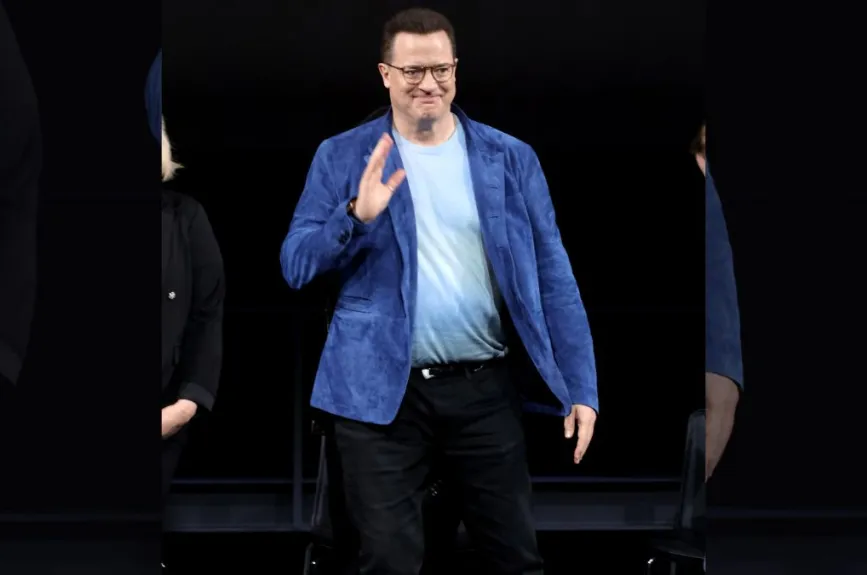 Brendan saludando.jpg