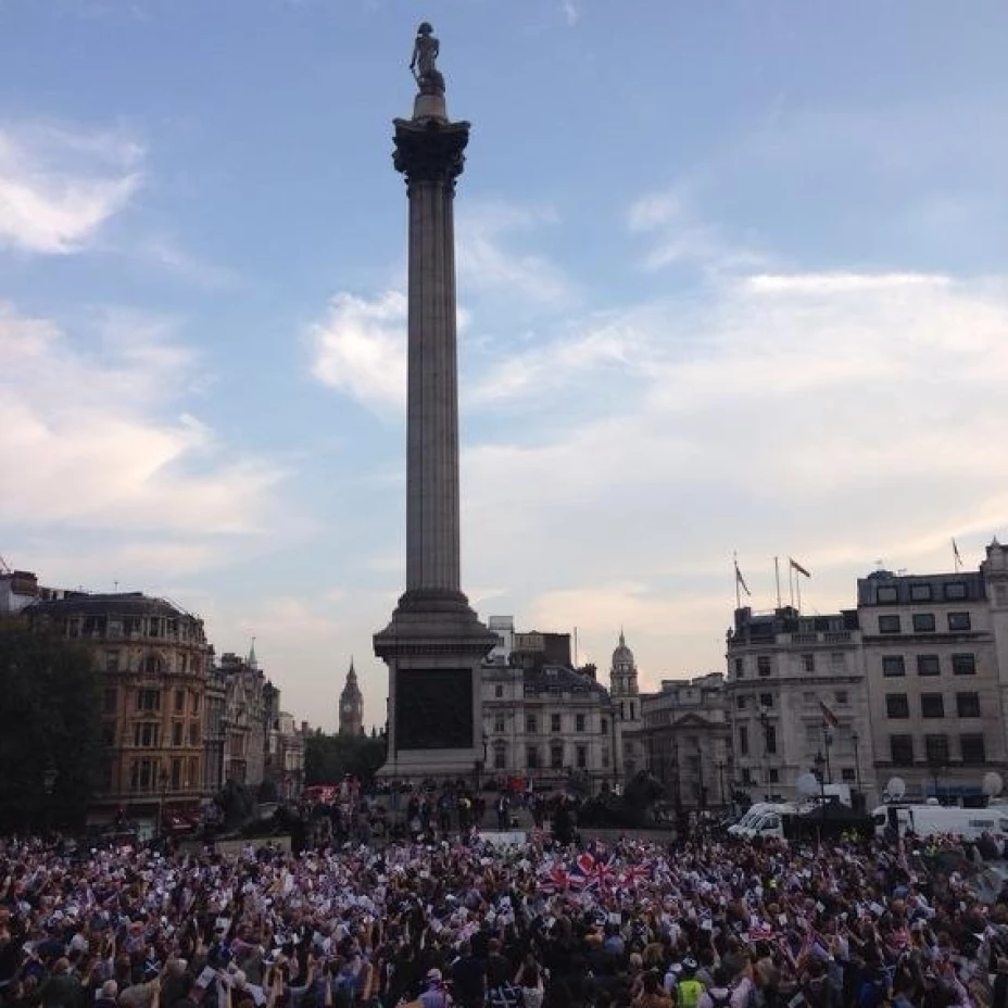 Cientos de personas se reunieron en la emblemática Trafalgar Square, Londres, para convencer a los escoceses que permanezcan en Reino Unido