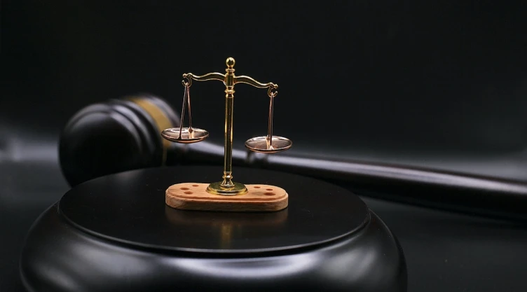 La reforma judicial en México ha desatado la preocupación de Estados Unidos y podría afectar el futuro del T-MEC. La incertidumbre jurídica podría generar fuga de inversiones y perjudicar la economía mexicana.