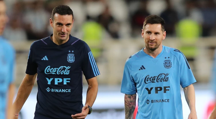Leonel Scaloni y Messi