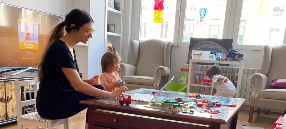 Home office ONU madre con hijos.jpg
