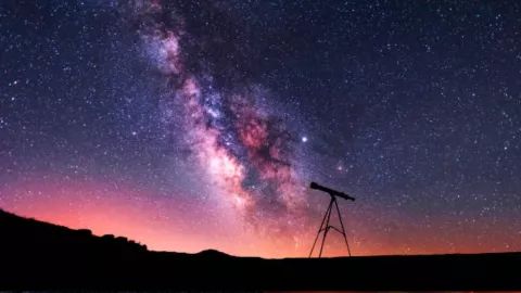 Estos eventos astronómicos marcarán el cielo en febrero este 2026: habrá un eclipse solar