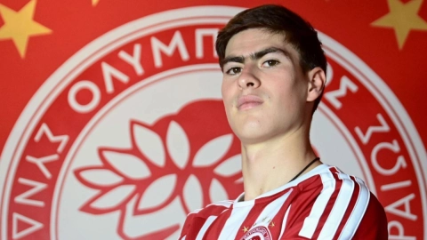 Armando González con Olympiacos