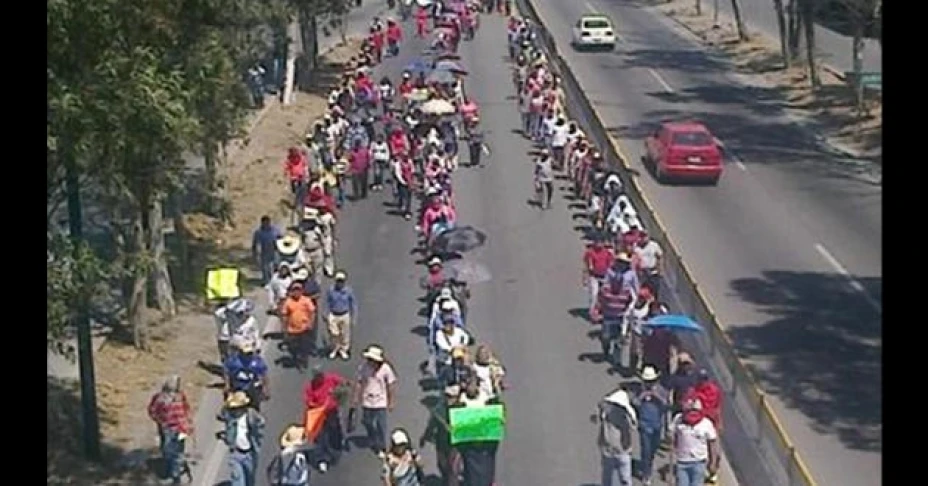 El movimiento se lleva a cabo en las calles principales de Ayotzinapa, en Chilpancingo