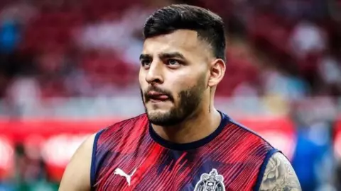 ¿Carlos Vela o Chicharito Esta playera buscará Alexis Vega