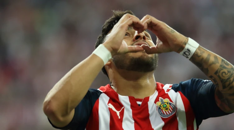 Alexis Vega, Chivas