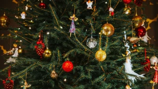 Transfórmate con tu árbol: 5 amuletos navideños que atraen la energía positiva