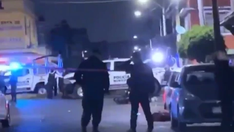 Mientras Dormía: Riña termina con dos hombres acribillados afuera de bar en Neza, Edomex