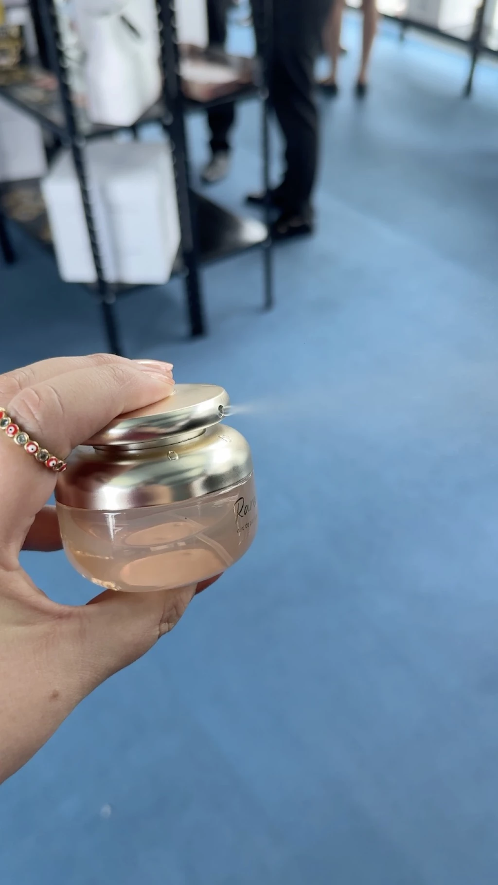 rare beauty perfume en sephora