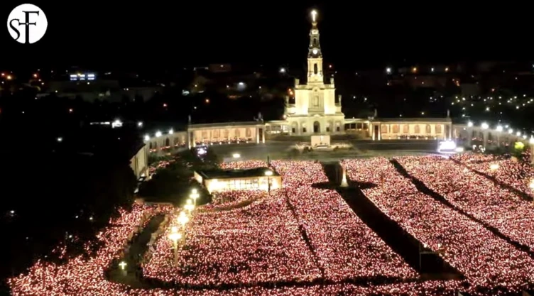 Miles de fieles protagonizan Peregrinación por la Paz en Cova da Iria