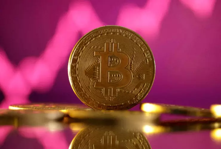 criptomoneda bitcoin alcanza los cien mil dólares por primera vez en su hisotira