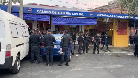Atacan a balazos a mujer en local de comida en Calzada de Guadalupe