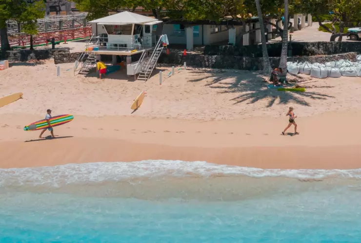 Alcalde de Nueva York, en controversia tras señalar que migrantes son ideales para puestos de salvavidas: ‘Son excelentes nadadores’