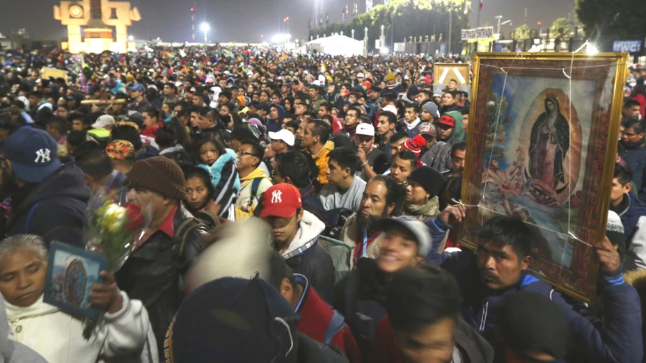 Peregrinos frente a la Basílica de Guadalupe