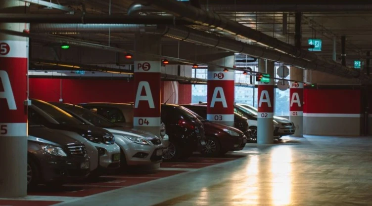 Estacionamientos de CDMX deberán pagar daños y robo de vehículos tras nueva medida