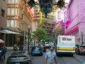 Guy es un empleado de banco y se da cuenta de que vive en un juego de video, por lo que empieza a evolucionar.