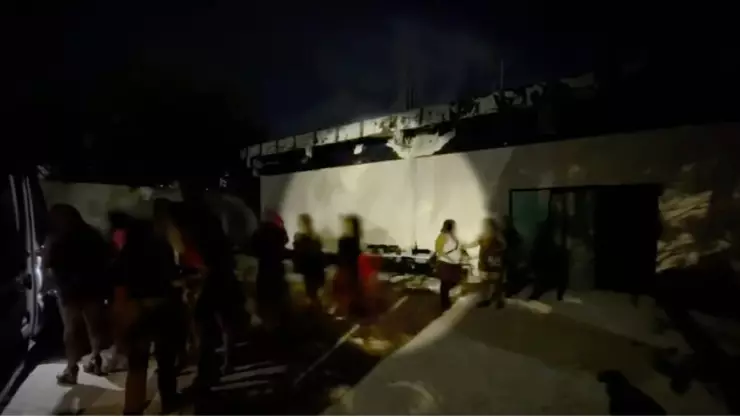 Rescatan a 29 mujeres y un adolescente víctimas de trata en bares de Cancún y Playa del Carmen