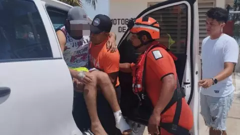 FOTO_ Pescador se sintió mal en altamar y recibió atención médica