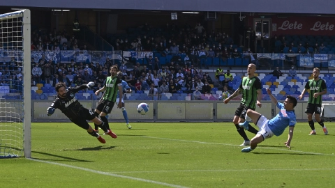 Chucky Lozano ante al Sassuolo