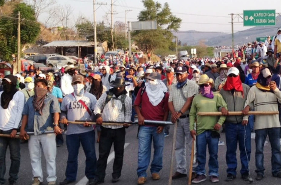 Integrantes de la Coordinadora Estatal de Trabajadores de la Educación Guerrero