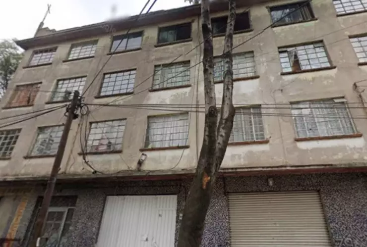 Mujer muere tras caer de tercer piso