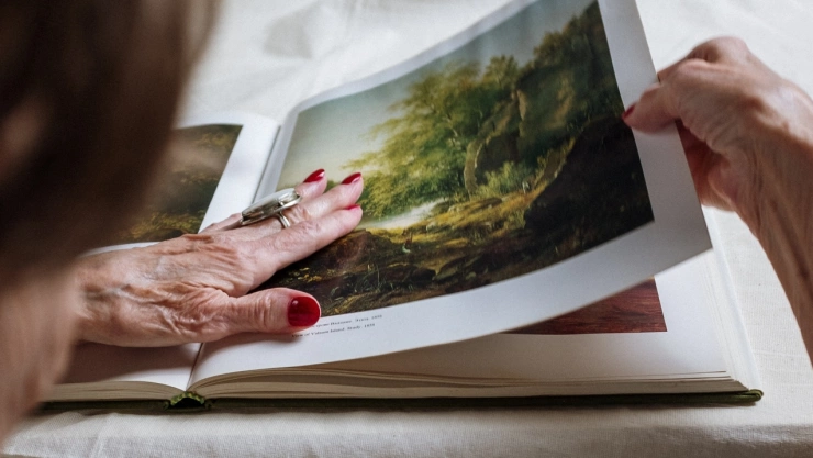 Mujer cumple 108 y revela el secreto para la longevidad: “tener perros y no hijos”