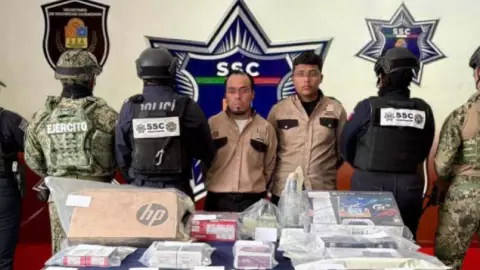 Dos guardias de seguridad detenidos en Cozumel por presunto robo a tienda de tecnología