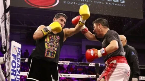 Terrible Morales vs Travieso Arce en pelea de exhibición box azteca