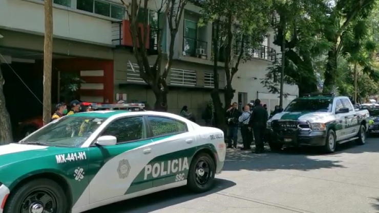 MUJER CAE DEL SEXTO PISO.png