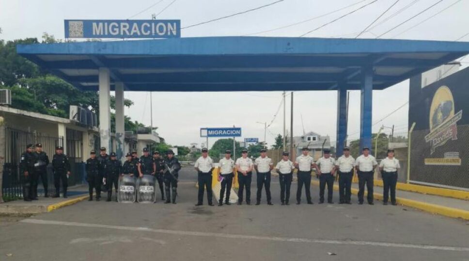 Reportan enfrentamiento de migrantes en la frontera de Guatemala con México