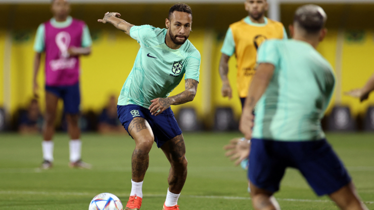 Neymar entrena con la Selección de Brasil