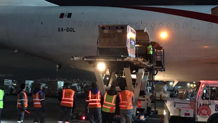 M&aacute;s de un mill&oacute;n de vacunas de AstraZeneca contra la COVID-19 llegaron a M&eacute;xico