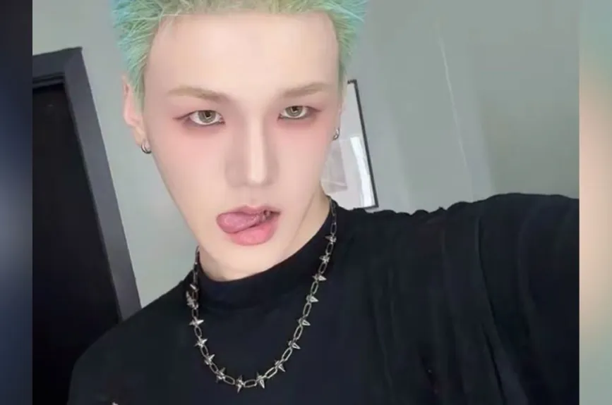 Bain, miembro del grupo de K-pop JUST B, ha marcado un hito en la industria al declararse abiertamente gay durante un concierto en Los Ángeles el 22 de abril de 2025.