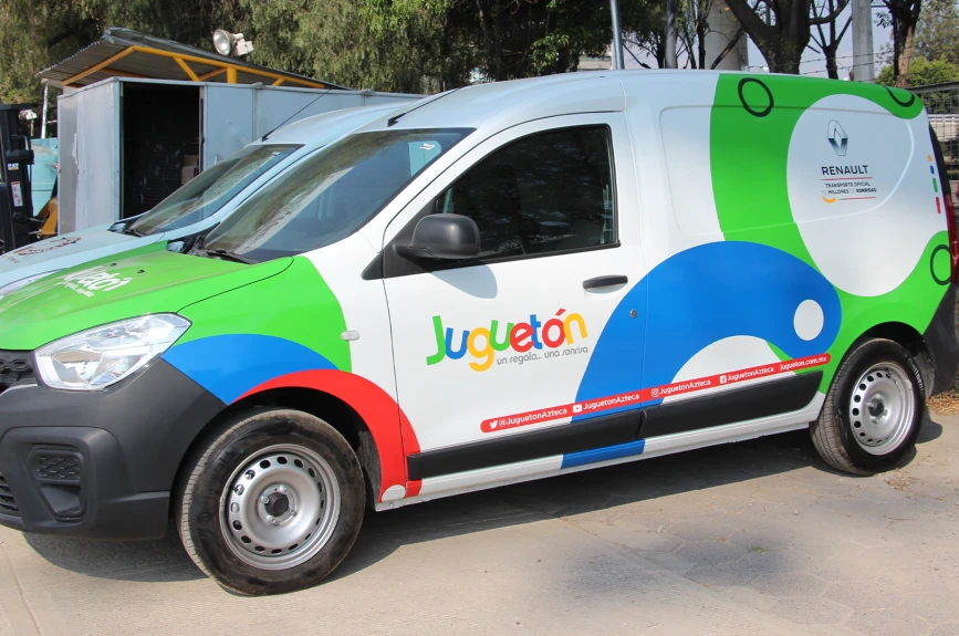 RENAULT. EL TRANSPORTE OFICIAL DE MILLONES DE SONRISAS