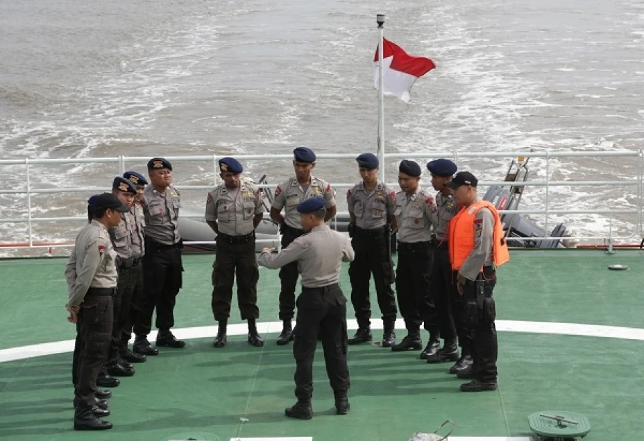 Los equipos de búsqueda continúan en el mar de Java