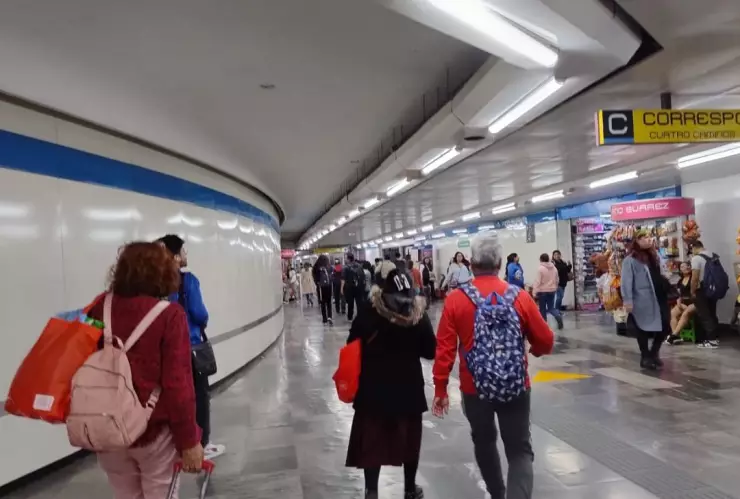 Elevador del Metro CDMX sufre falla mecánica y usuarios se quedan atrapados