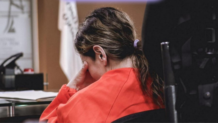 Defensa de Roxana ‘N’, madre que abandonó a su hijo en un auto, señala al padre de violencia.