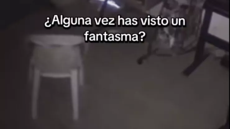 VIDEO | ¿Evidencia paranormal? En plena noche captan una silla moviéndose sola