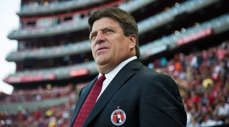 Miguel Herrera con Xolos