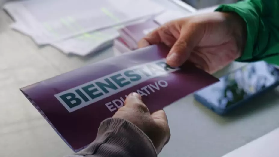 Mi Beca para Empezar Sheinbaum iniciativa Congreso CDMX Constitución