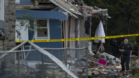 Explota casa y mueren tres personas.