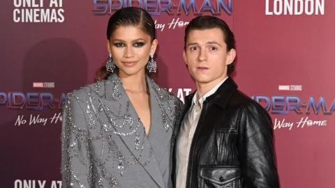 Por qué Tom Holland no posa junto a Zendaya en la alfombra roja