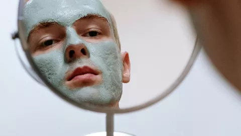 ¿Cuál es la vitamina que elimina las manchas y revitaliza tu rostro?