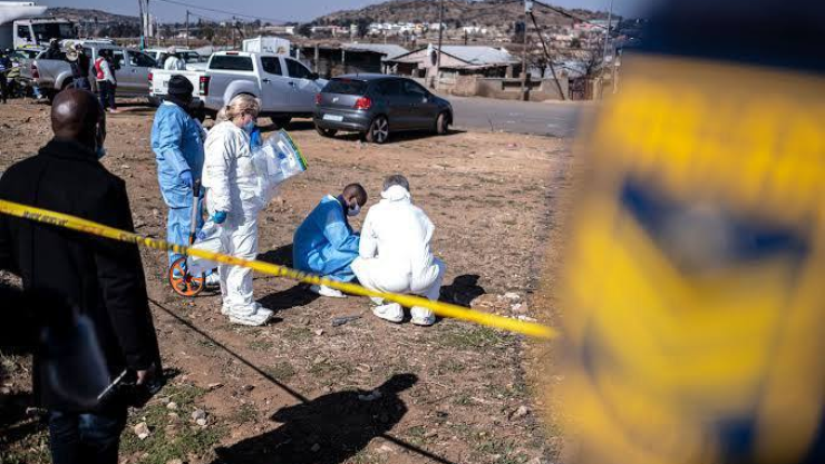 Reportan 9 muertos y 10 heridos tras tiroteo en un bar en Bekkersdal, Sudáfrica