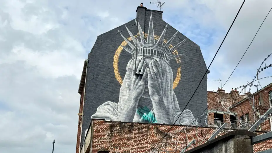 Mural de la Estatua de la Libertad en Roubaix, Francia.