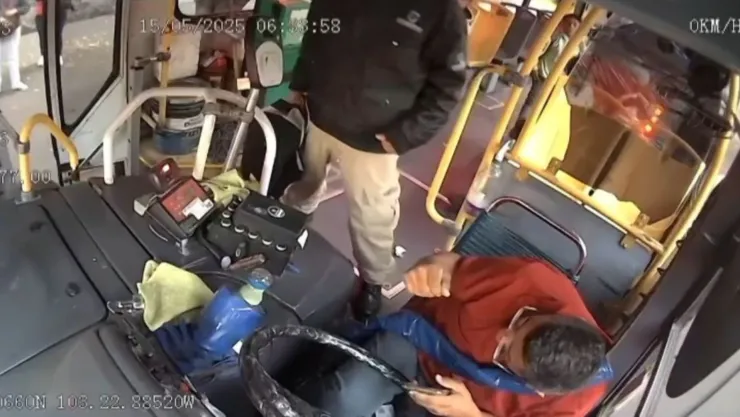 Sujeto golpea con termo a chofer de autobús en Guadalajara; ¿cuál es su actual estado de salud?