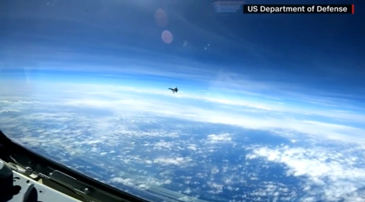 Según el Pentágono, el avión chino pasó cerca de una aeronave militar estadounidense en el Mar de China Meridional. El país asiático negó la acusación.
