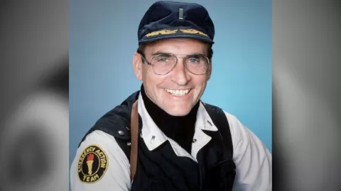 Muere actor James B. Sikking.jpg