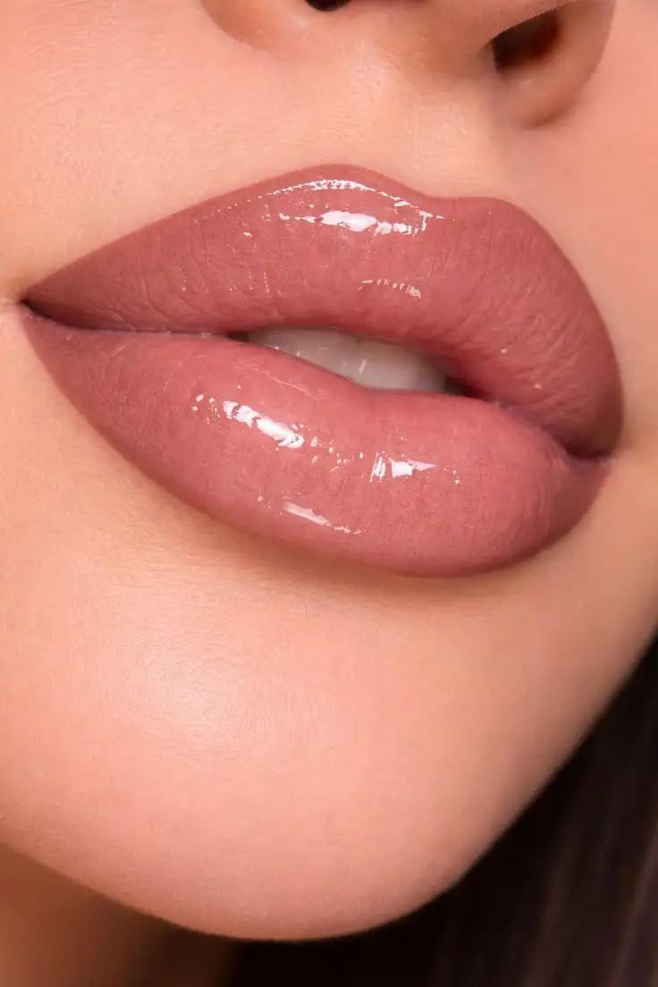 5 tonos de labiales que dan volumen a los labios finos y aportan luz a todo el rostro