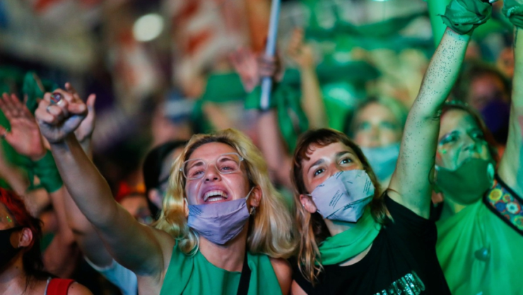 Apenas en diciembre, el senado argentino aprobó la interrupción del embarazo hasta las 14 semanas.
